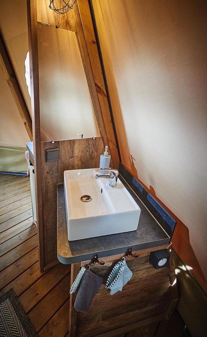 Property building, Bathroom