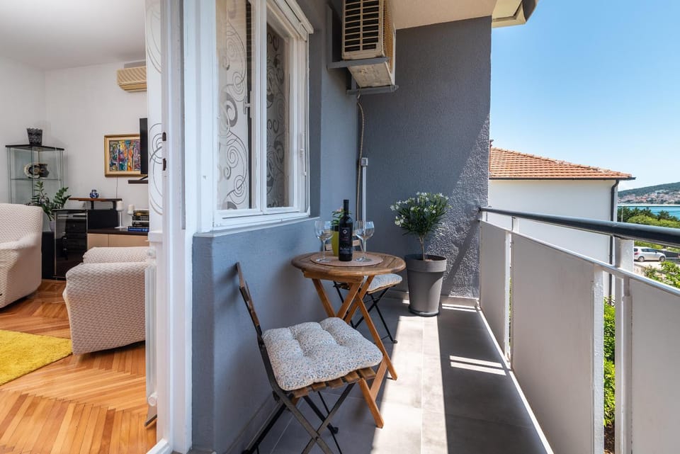 View (from property/room), Balcony/Terrace, Seating area