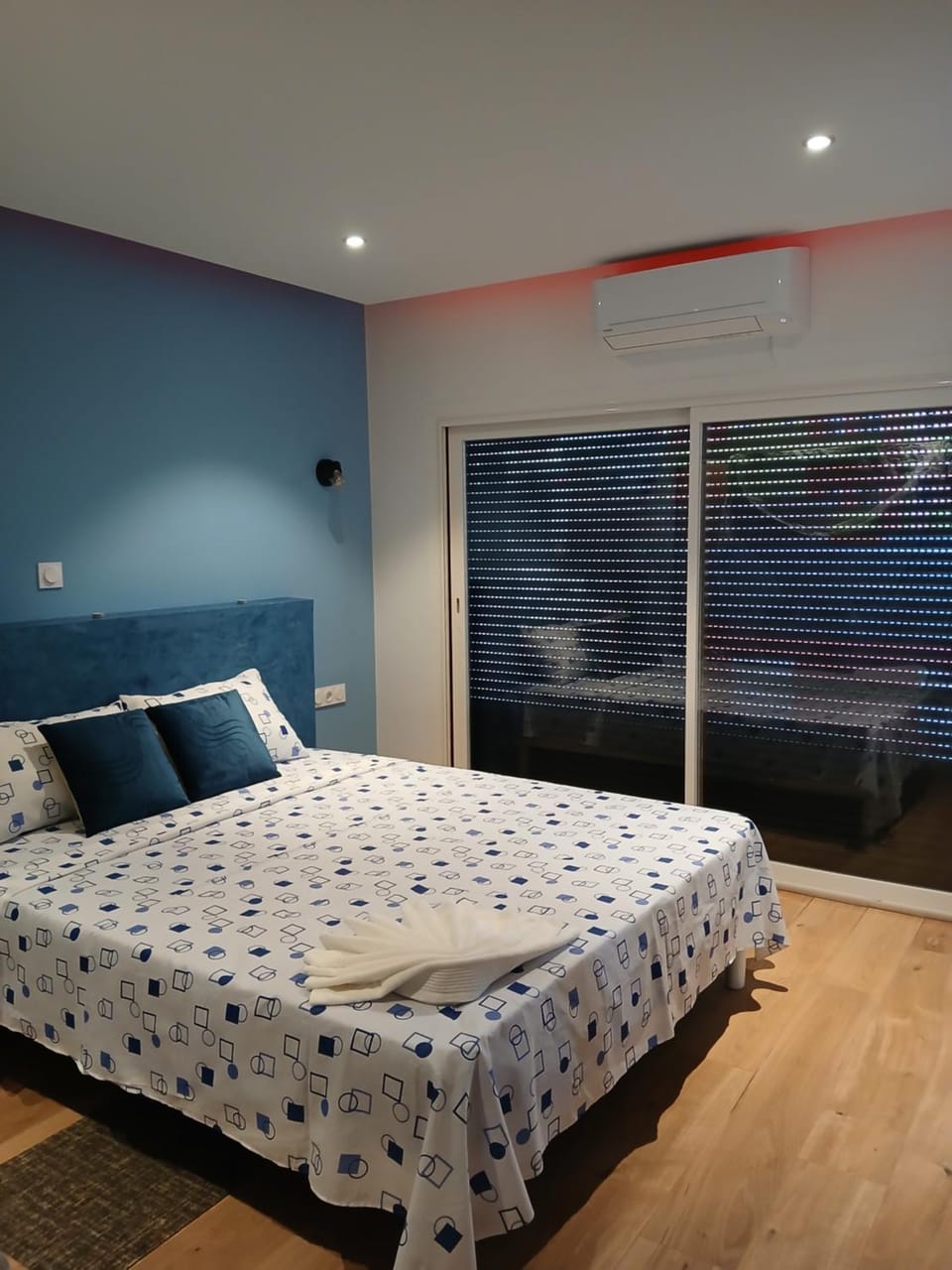 Photo of the whole room
