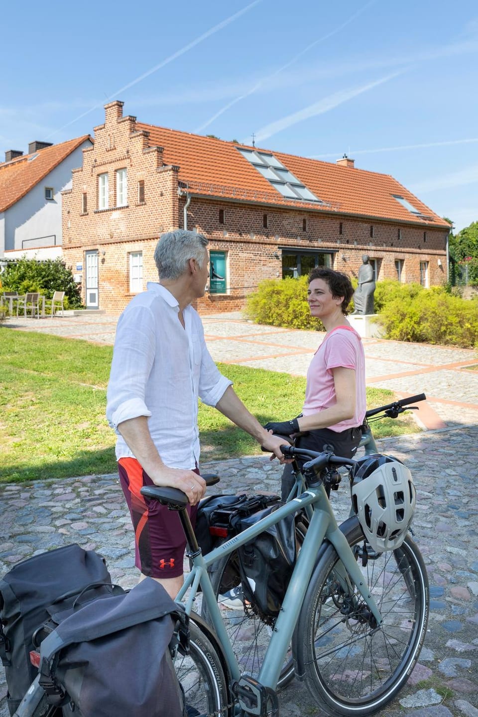 Cycling, group of guests