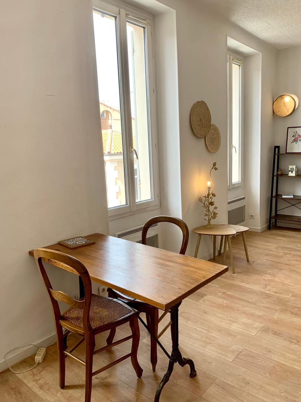 Seating area, Dining area