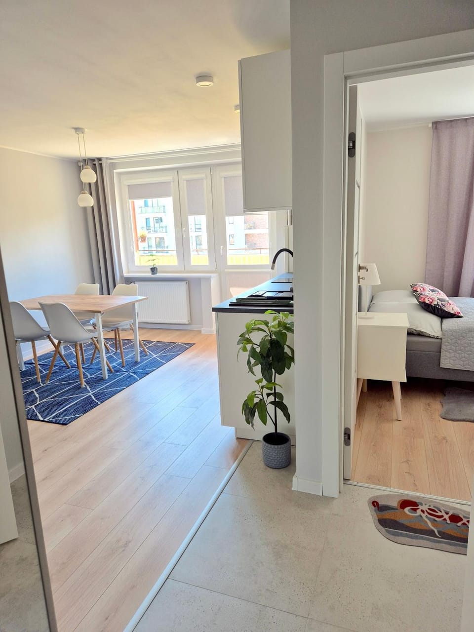 Bed, Photo of the whole room, Seating area, Dining area, Bedroom