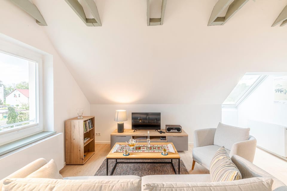 TV and multimedia, Seating area