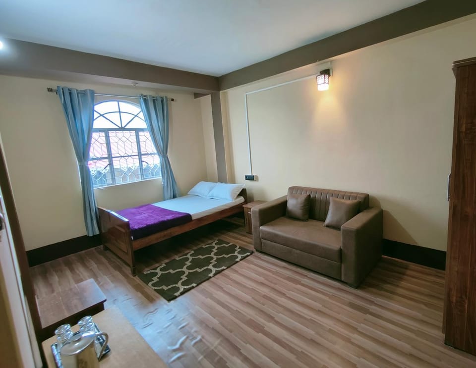 Bed, Living room, Photo of the whole room, Seating area, Bedroom