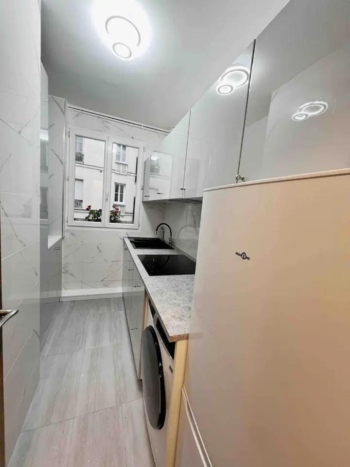 Appartement Rénové de 3 Pièces à Paris Nation Apartment in Paris