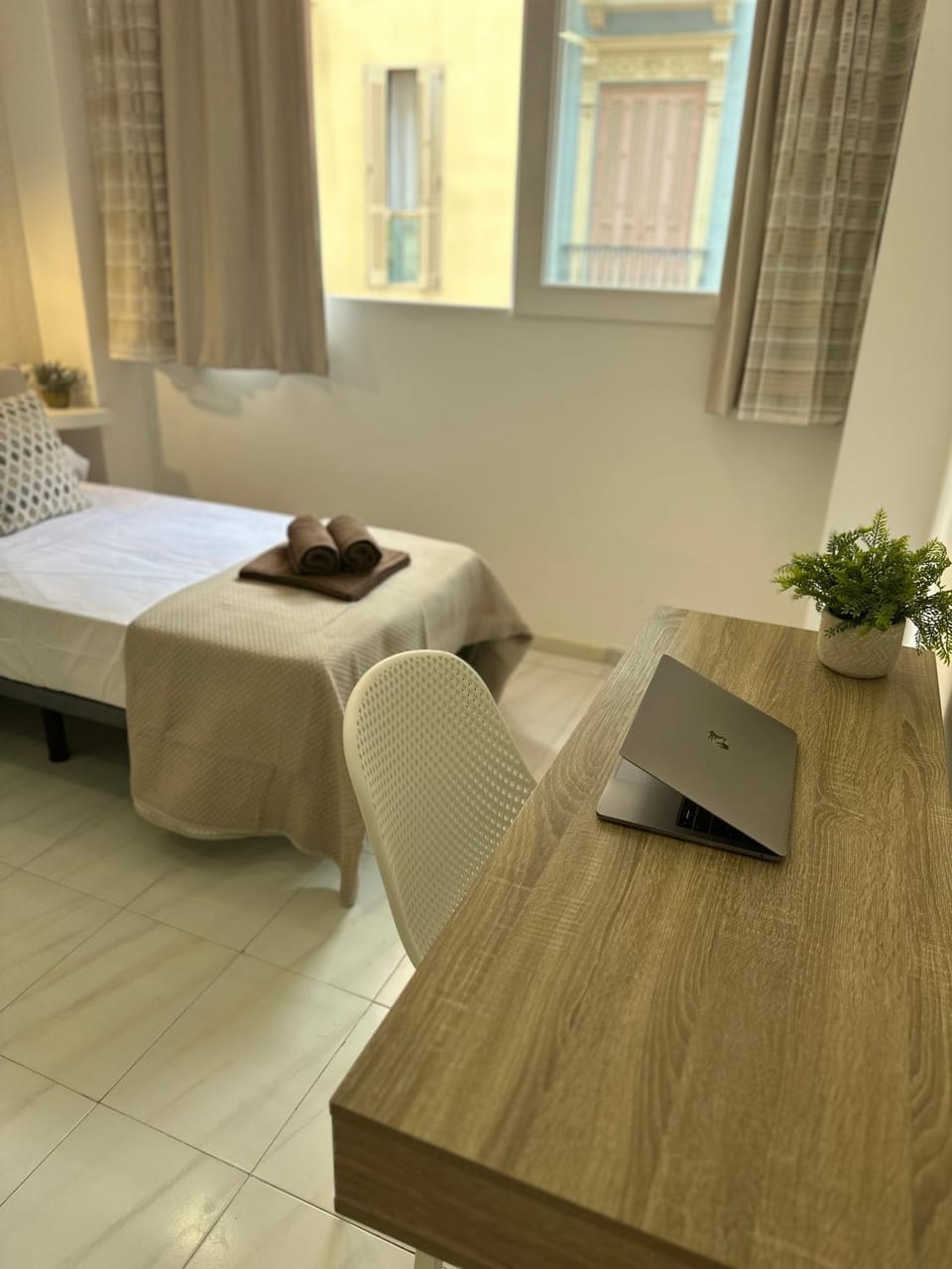 Photo of the whole room, Bedroom