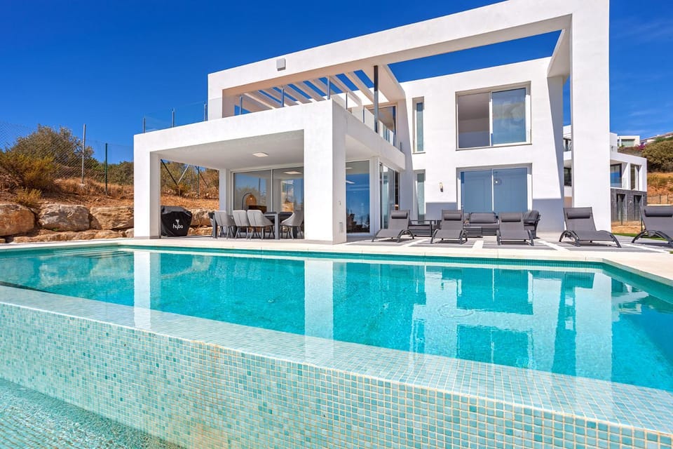 Property building, Pool view, Swimming pool, Swimming pool, Open Air Bath