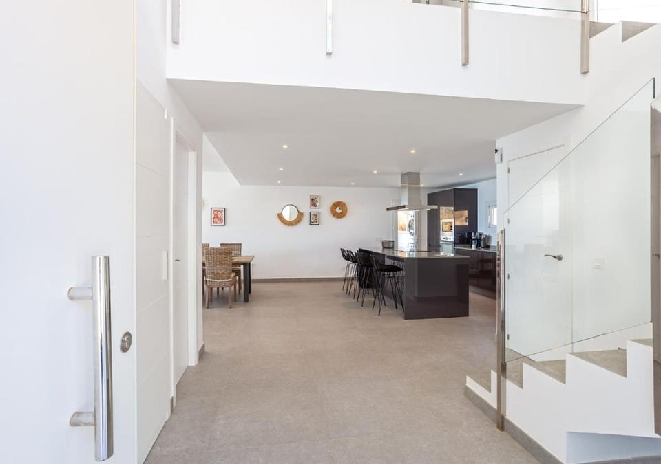 Facade/entrance, Kitchen or kitchenette