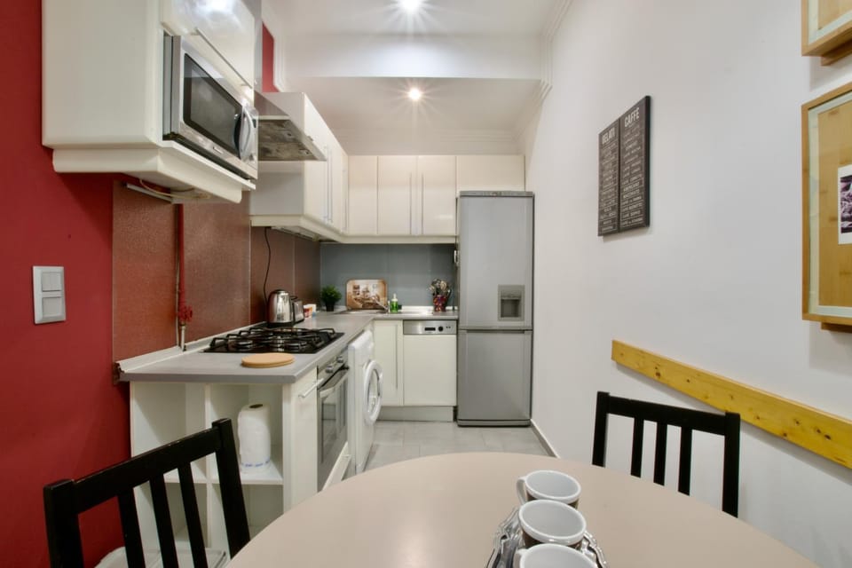 Kitchen or kitchenette, Dining area, dishwasher, oven