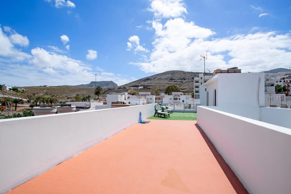 Property building, Balcony/Terrace, Living room