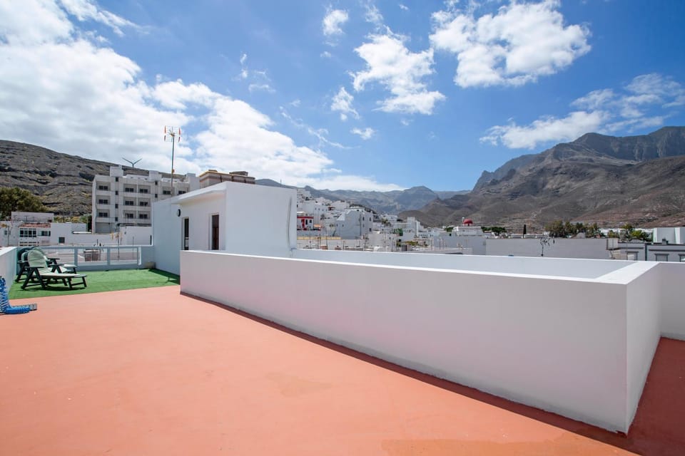 Property building, Balcony/Terrace, Living room