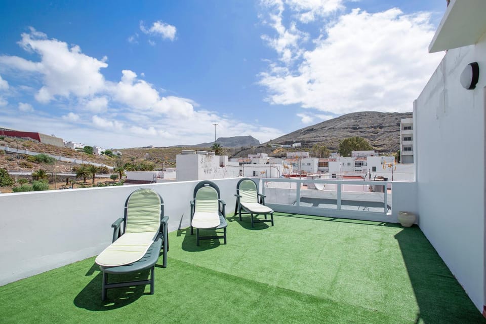 Property building, Balcony/Terrace, Living room