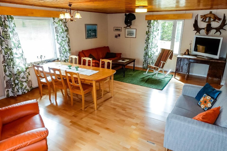 Communal lounge/ TV room, Seating area, Dining area