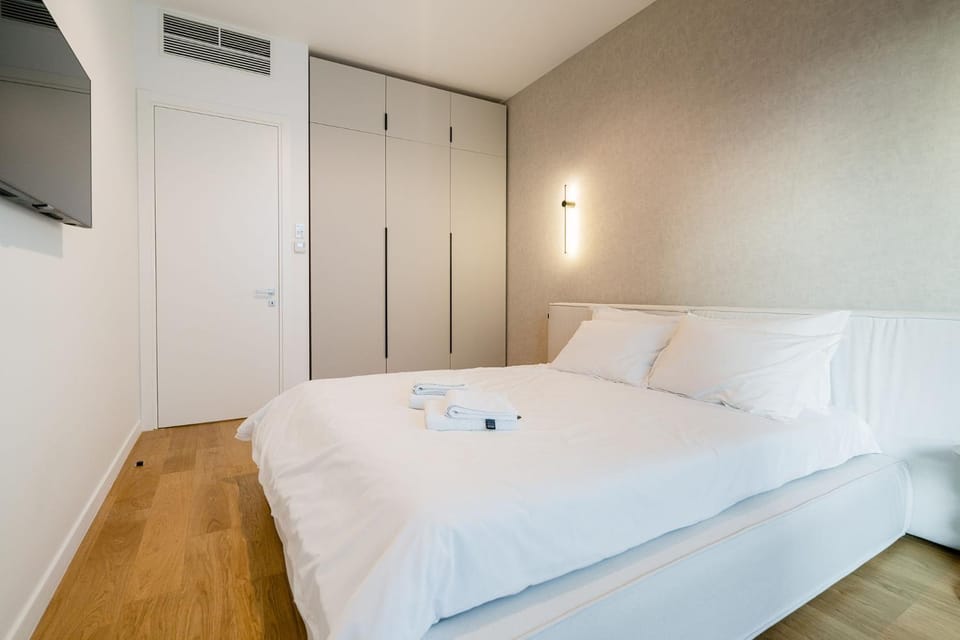 Bed, TV and multimedia, Bedroom, towels, wardrobe, air conditioner