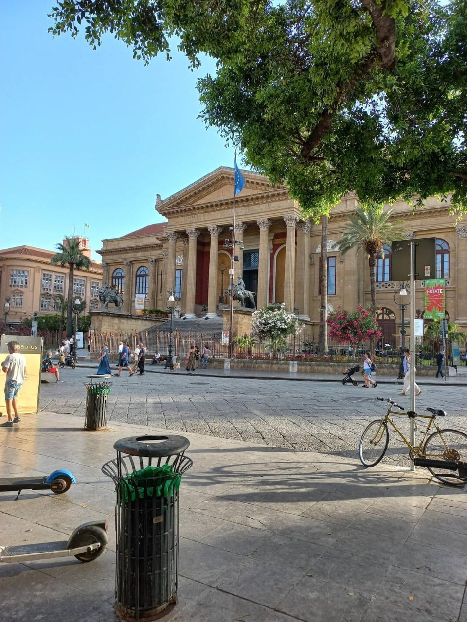 Neighbourhood, Street view, Location