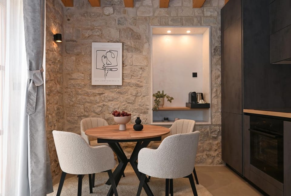 Seating area, Dining area
