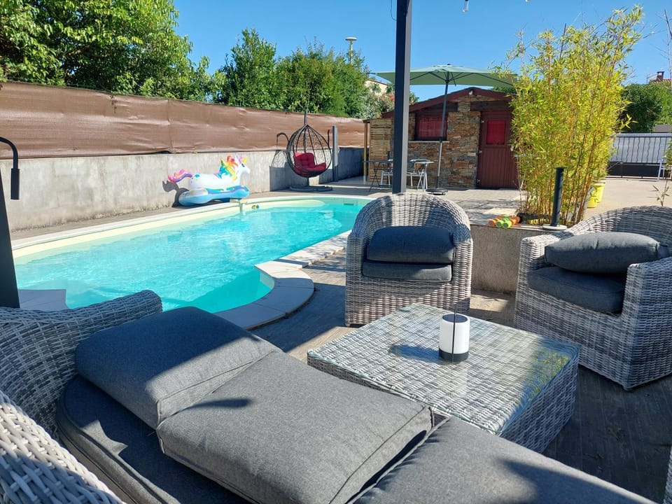 Swimming pool, sunbed