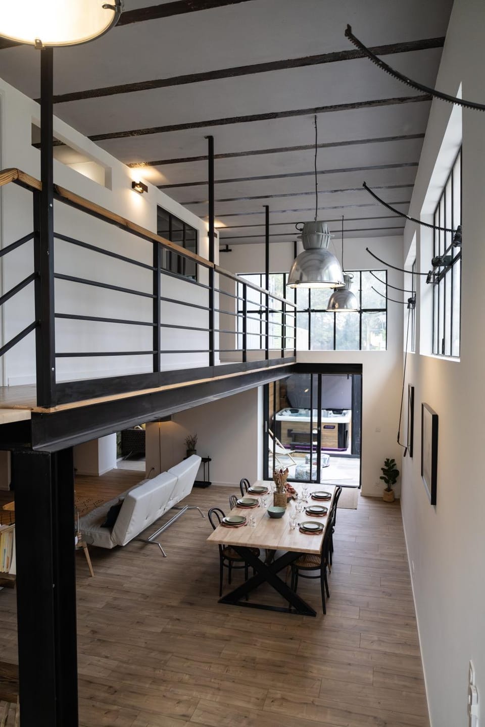 Seating area, Dining area, air conditioner
