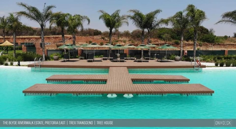 Pool view, Swimming pool, sunbed