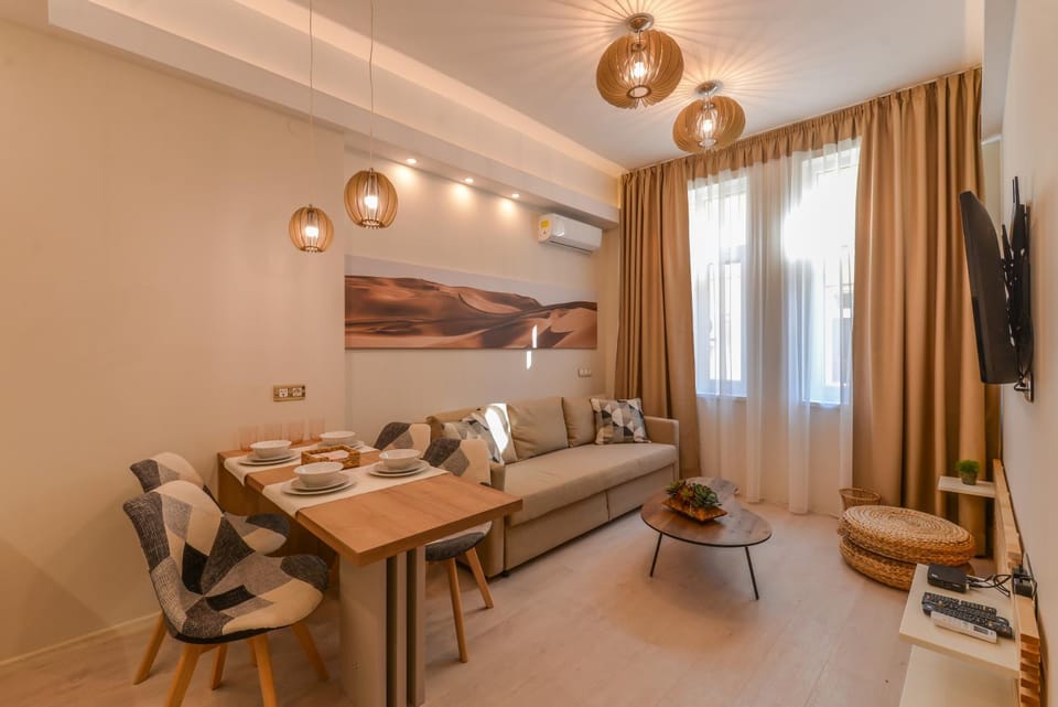 TV and multimedia, Living room, Seating area, Dining area, air conditioner
