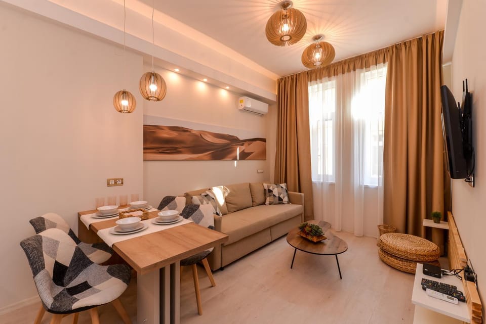 TV and multimedia, Living room, Seating area, air conditioner