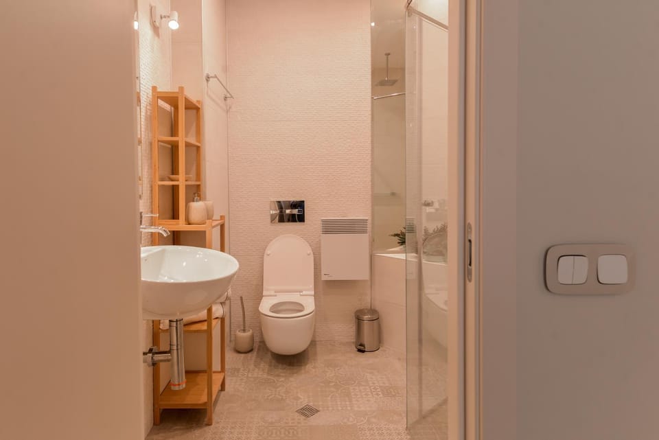 Shower, Toilet, Bathroom, towels