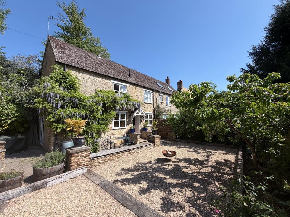 Property building, Spring, Garden, Garden view