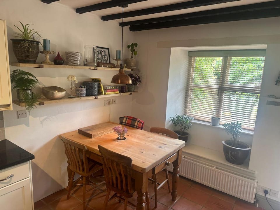 Kitchen or kitchenette, Dining area, pet friendly
