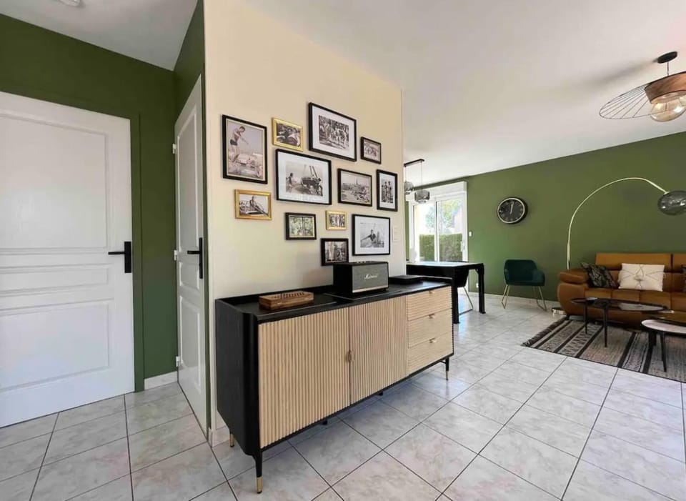 Living room, Dining area