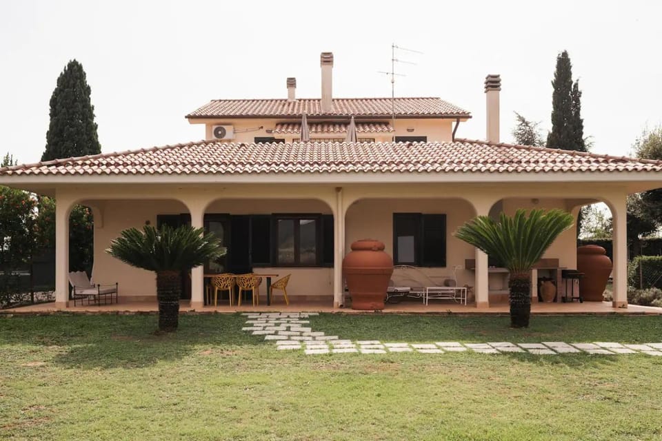 Property building, Patio, Garden, Garden view
