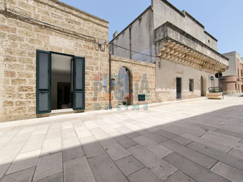 Property building, Day, Landmark view