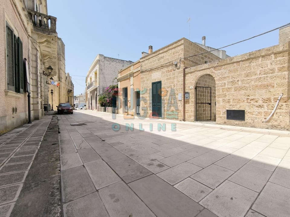 Property building, Day, Neighbourhood, Landmark view, Street view, Location