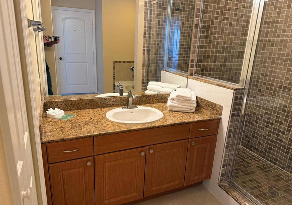 Bathroom, towels