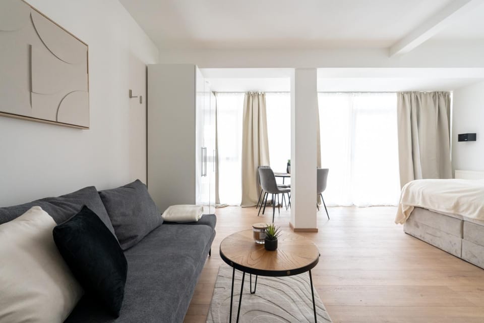 Bed, TV and multimedia, Living room, Photo of the whole room, Seating area, Dining area, Bedroom
