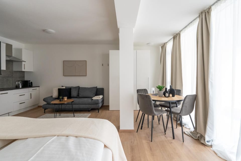 Bed, Kitchen or kitchenette, Living room, Photo of the whole room, Seating area, Dining area, Bedroom, minibar, pet friendly