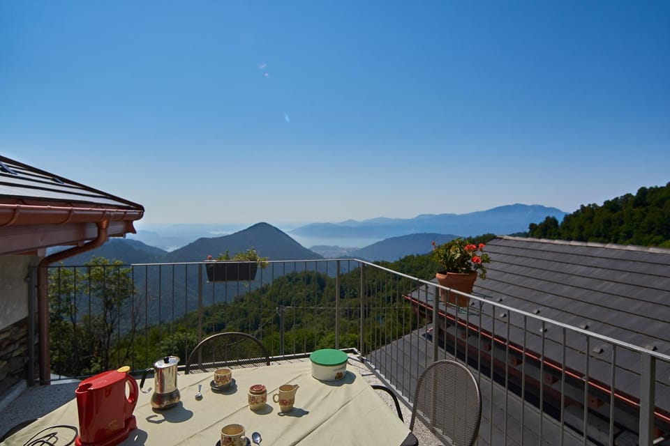 Balcony/Terrace, Dining area, Mountain view