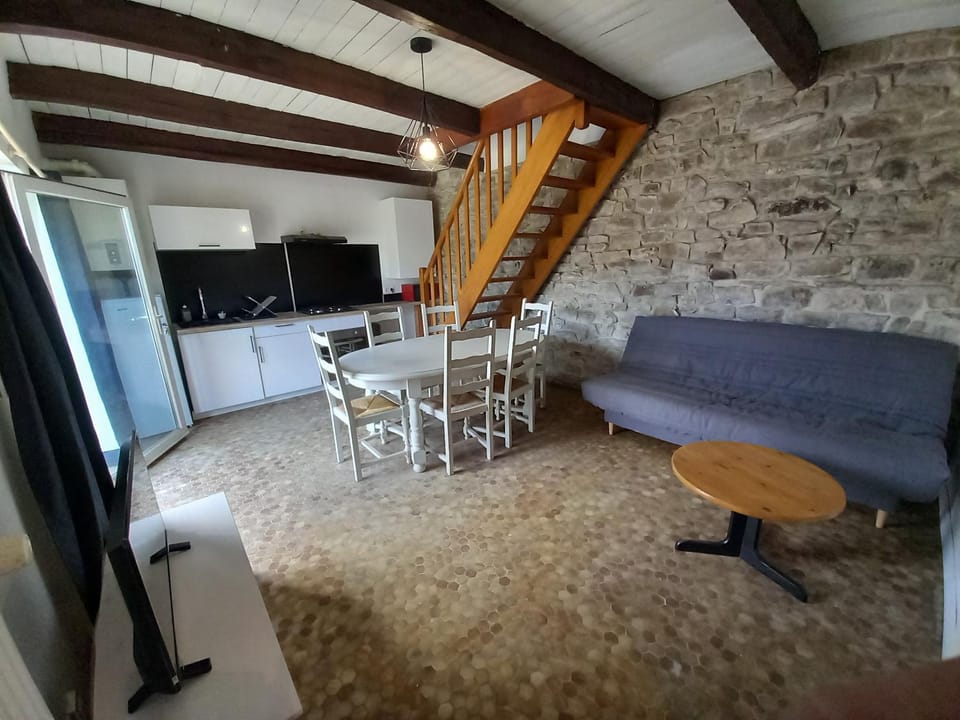 TV and multimedia, Kitchen or kitchenette, Living room, Dining area