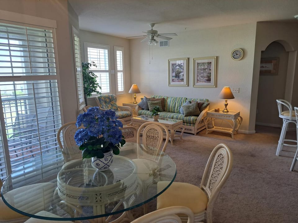 Living room, Dining area