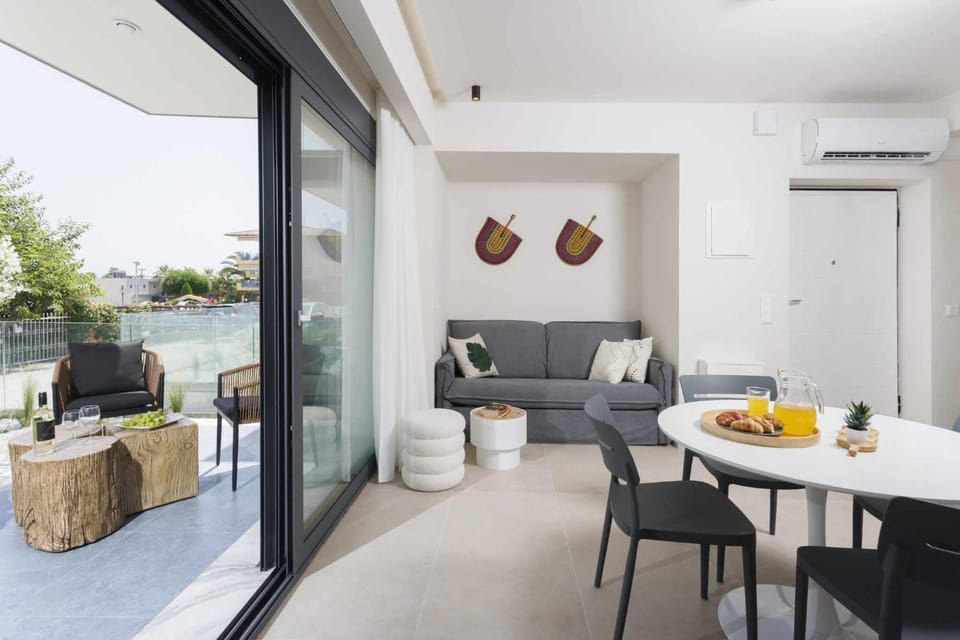 View (from property/room), Balcony/Terrace, Living room, Seating area, air conditioner