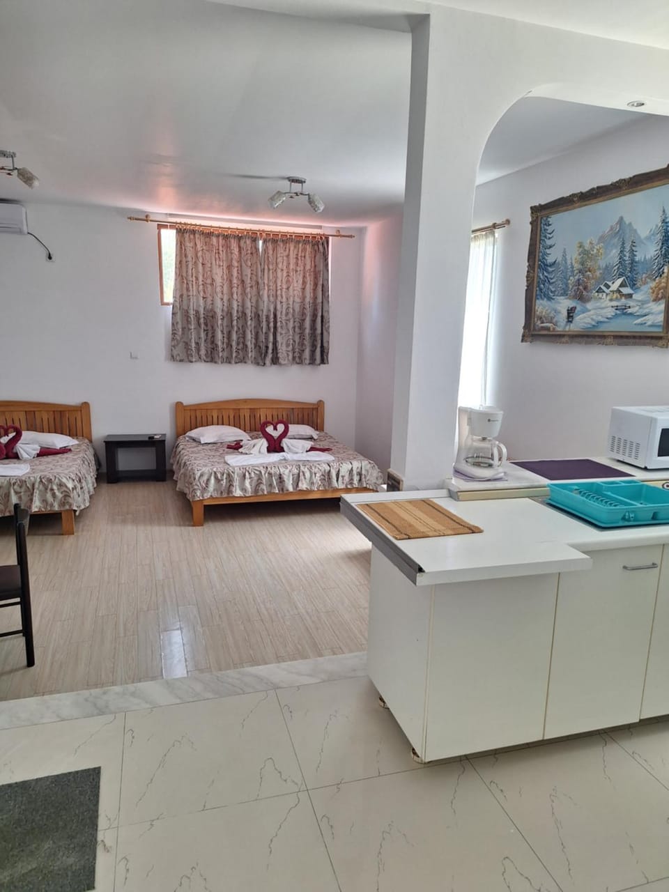 Casa inflorita garsoniere etaj Bed and Breakfast in Eforie Nord