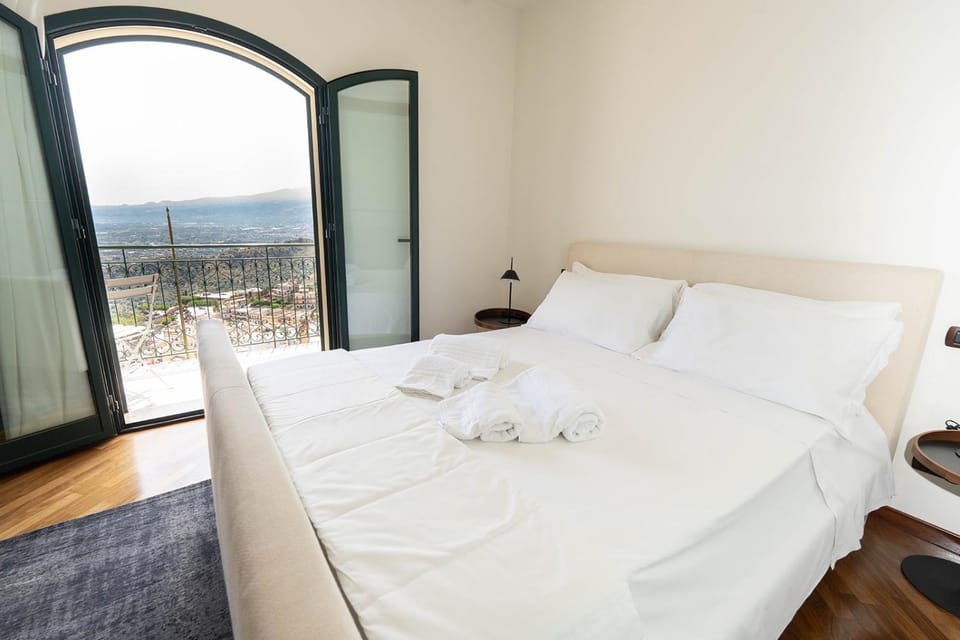 Bed, View (from property/room), Balcony/Terrace, Photo of the whole room, Bedroom, towels