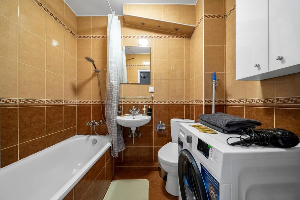 Bathroom, Bath, towels, washing machine