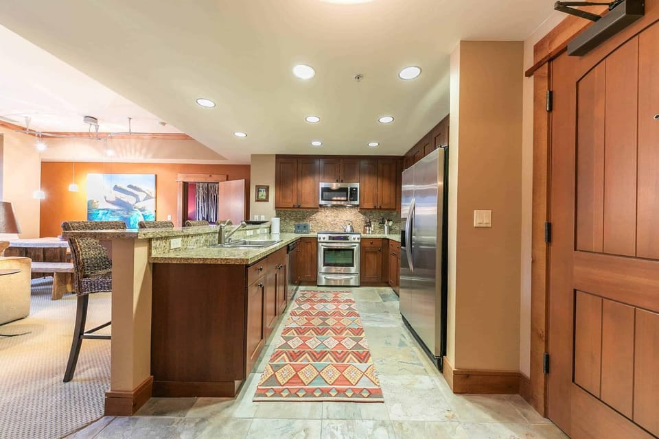 Catamount Lodge 305B by East West Hospitality Apartment in Northstar Drive