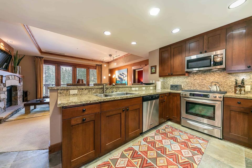 Catamount Lodge 305B by East West Hospitality Apartment in Northstar Drive