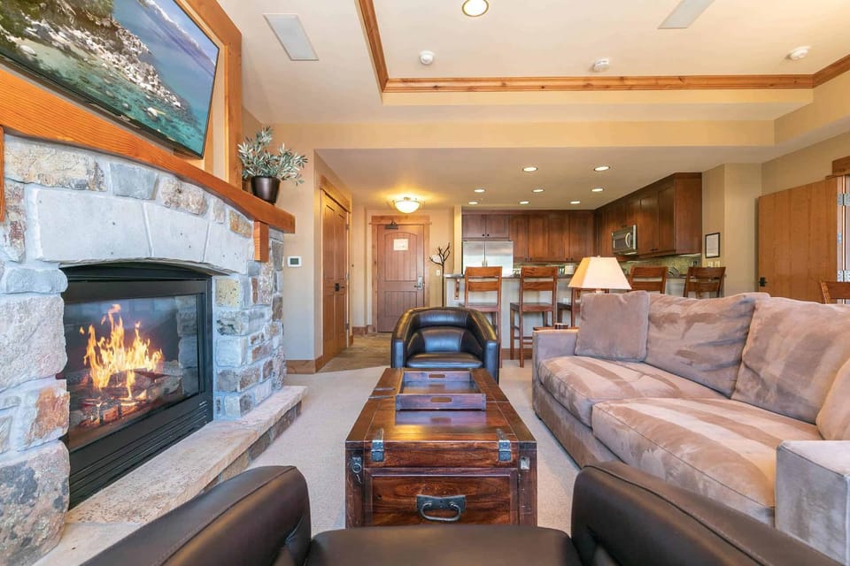 Catamount Lodge 301 by East West Hospitality Apartment in Northstar Drive