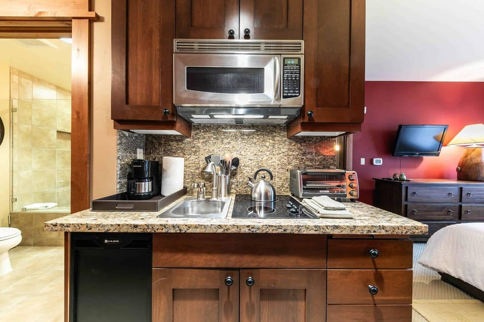 Catamount Lodge 305A by East West Hospitality Apartment in Northstar Drive