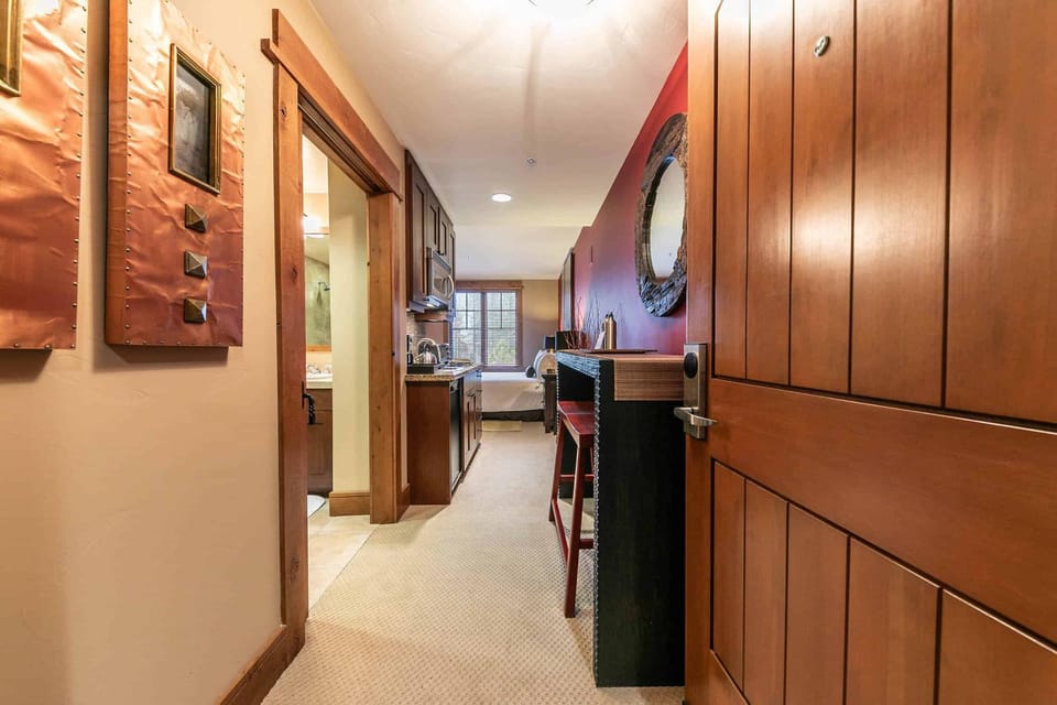 Catamount Lodge 305A by East West Hospitality Apartment in Northstar Drive
