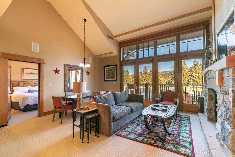 Catamount Lodge 401 by East West Hospitality Apartment in Northstar Drive