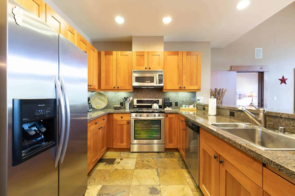 Catamount Lodge 401B by East West Hospitality Apartment in Northstar Drive