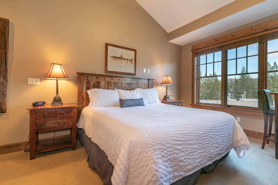 Catamount Lodge 401A by East West Hospitality Apartment in Northstar Drive